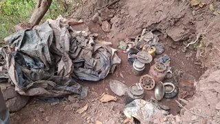 आरिफ से पूछताछ की गई तो उसने बताया कि उसको पाकिस्तान के नंबर से फोन आते थे।