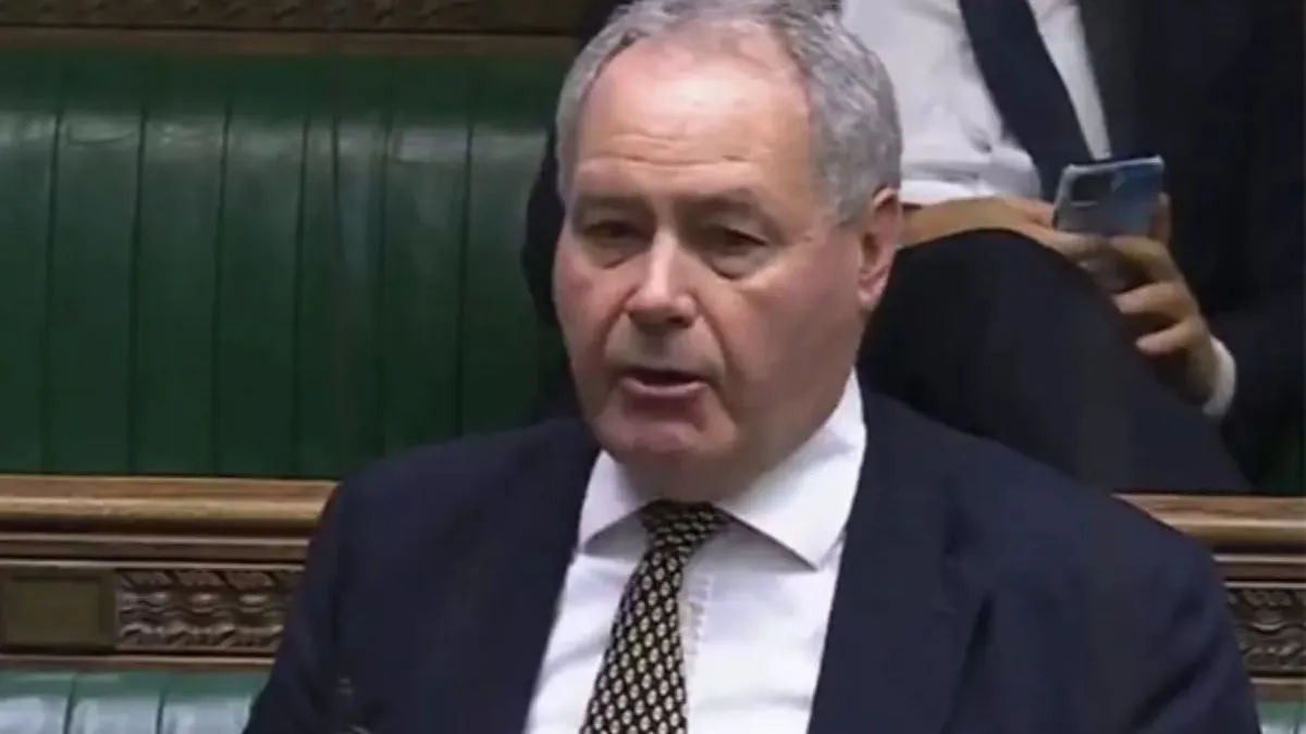 'घरों और मंदिरों में आग लगा रहे दंगाई', ब्रिटेन की संसद में गूंजा बांग्लादेश में हिंदुओं की हत्या का मुद्दा
