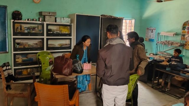 बच्चों का निवाला छीन रहे 'साहब', मिड-डे मील से अंडा-फल गायब; प्रभारी पर रिश्वतखोरी का गंभीर आरोप
