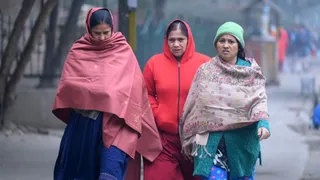 शुक्रवार को राजधानी के तापमान में मामूली सुधार देखा गया।
