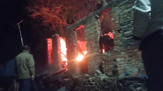चंबा के कूहंड गांव में आग लगने से जल मकान। जागरण