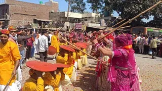 बरसाना में होने वाली लठामार होली की एक तस्वीर।