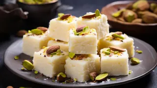 कैसे बनाएं पनीर कलाकंद? (Picture Courtesy: Freepik)