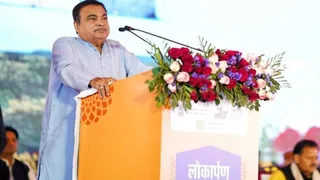 विदिशा में कार्यक्रम को संबोधित करते केंद्रीय सड़क परिवहन मंत्री नितिन गडकरी।