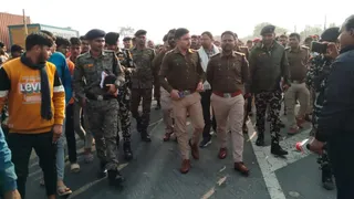 जाम की सूचना पर पहुंचे बक्सर एसपी शुभम आर्य। जागरण