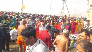 मौनी अमावस्या प्रयागराज संगम पर श्रद्धालुओं की भारी भीड़ उमड़ने के कारण प्रशासन ने इमरजेंसी प्लान लागू किया।
