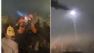 क्रेन में लाइट चलाकर सर्च आपरेशन करतीं एनडीआरएफ व एसडीआरएफ की टीमें।