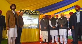 डिग्री कॉलेज का शुभारंभ करते हुए सीएम भगवंत मान, दिल्ली के पूर्व डिप्टी सीएम मनीष सिसोदिया, मंत्री हरजोत बैंस, हरभजन सिंह ईटीओ और पूर्व मंत्री कुलदीप सिंह धालीवाल।