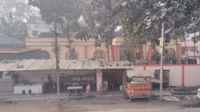 गोरखपुर के प‍िपरौली में अवैध दुकानों को हटाने के ल‍िए तीन द‍िन का अल्‍टीमेटम,  फ‍िर चलेगा बुलडोजर
