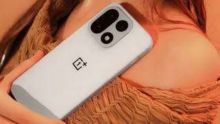 दमदार स्पेसिफिकेशन्स के साथ आएगा OnePlus 16, मिल सकता है 9000mAh की बैटरी और 200MP का कैमरा