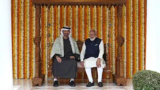 पीएम मोदी ने यूएई राष्ट्रपति को भेंट किए भारतीय संस्कृति के अनूठे प्रतीक