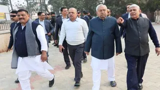 सीएम नीतीश कुमार को रोका काफिला