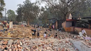 स्टेशन रोड दुकानदारों को 42 दिनों के अंदर बसाने का आदेश।