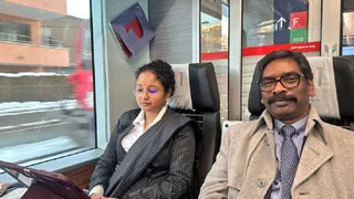 वर्ल्ड इकोनॉमिक फोरम, दावोस में भाग लेने के दौरान मुख्यमंत्री हेमंत सोरेन और उनकी पत्नी कल्पना सोरेन।