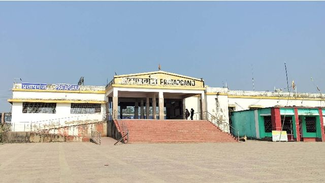 सहरसा-फारबिसगंज रेलखंड : जब स्पेशल थी तो प्रतापगंज में रुकती थी वैशाली एक्सप्रेस, अब वैल्यू हुआ कम तो नहीं रुकने लगी यहां
