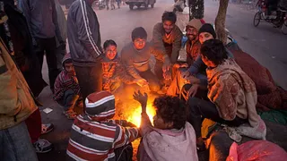 दिल्ली यूपी के लोगों को अगले 2-3 दिनों तक सतर्क रहने की सलाह दी गई है (फोटो- एएनआई)