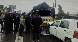 जालंधर के भोगपुर हाईवे पर खड़ी कार से टकराए दो वाहन, तीन गाड़ियां  क्षतिग्रस्त, सड़क सुरक्षा फोर्स ने खुलवाया जाम - bhogpur highway dalli cut  car accident traffic ...