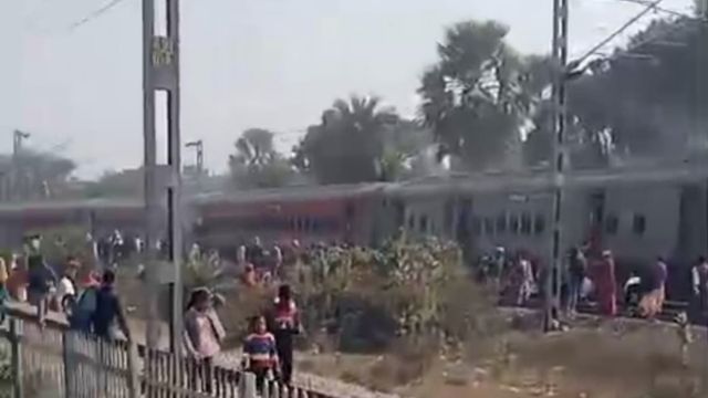 'द बर्निंग ट्रेन' बनने बची कटिहार-पटना इंटरसिटी, पहिए से अचानक निकली चिंगारी और फिर...
