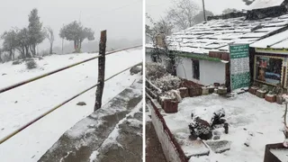 द्वाराहाट के पांडवखोली में मौसम की पहली बर्फबारी।