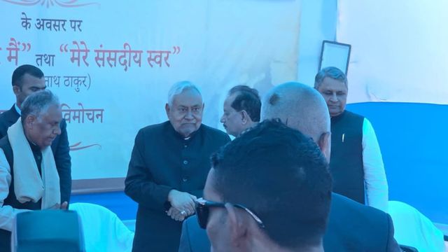 Karpoori Thakur Jayanti: भारत रत्न की भूमि को नमन करने पहुंचे CM नीतीश कुमार, पुस्तक का किया विमोचन