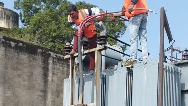केबल बॉक्स फटने से गुल रही आधे नगर की बिजली, पानीपत मार्ग, मुहल्ला आलकलां, अफगानान और इमामगेट समेत आधे कस्बे की लाइट रही बाधित
