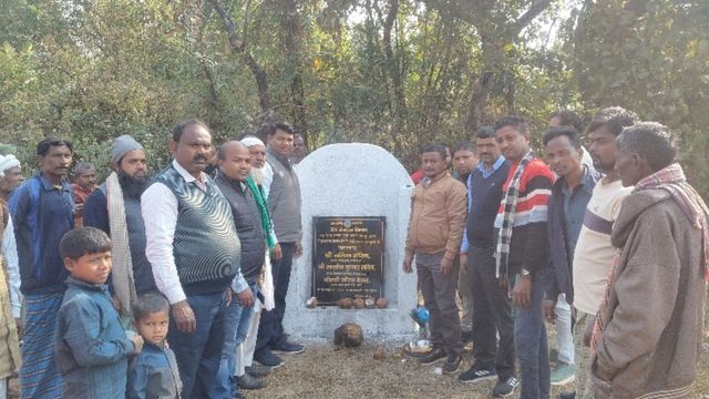 दुमका में चेक डैम के निर्माण से बढ़ेगी सिंचाई की सुविधा, MLA ने करोड़ों के विकास कार्यों का किया शिलान्यास
