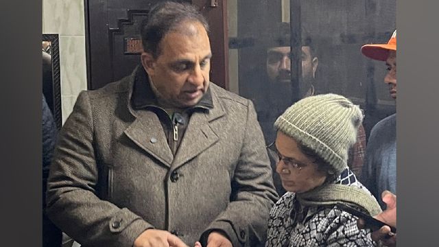 जालंधर में मुख्यमंत्री सेहत योजना पंजीकरण के लिए भारी उत्साह, बारिश के बावजूद बांटी गईं पर्चियां
