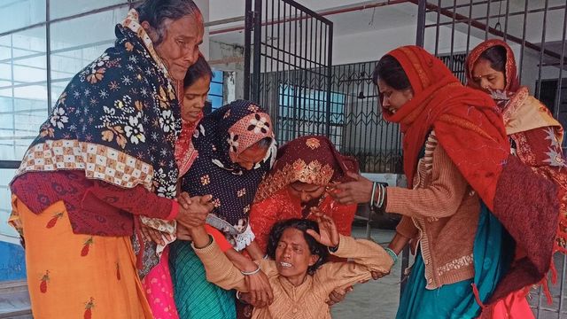 सुपौल में उधार रुपये लेकर की थी शादी, 50 हजार दहेज के लिए बेटी की हत्या; पुलिस ने जलती चिता से खींचकर निकाला शव
