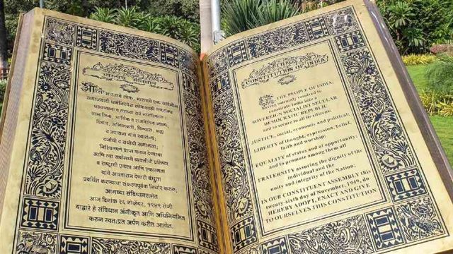 गुलामी से गणतंत्र तक: हिंसा, बहस और उम्मीदों के बीच जन्मा भारतीय संविधान; बनी न्याय, सम्मान और स्वतंत्रता की गारंटी