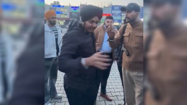जालंधर में पुलिसकर्मी पर नकली नाका लगाकर वसूली करने का आरोप, सोशल मीडिया वीडियो वायरल; एसीपी ने किया लाइन हाजिर
