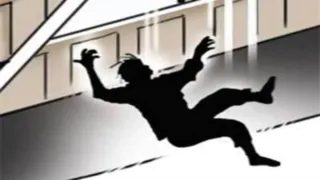 अलग होने के डर से जान देने के लिए छत से कूदे प्रेमी युगल।