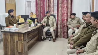 फतेहपुर में पुलिस अधिकारी पर हमले के बाद डीआईजी सौम्या ने बुलाई बैठक। जागरण