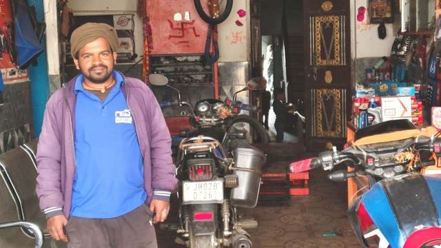 कौशल विकास ने बदली किस्मत: कभी खुद का गुजर-बसर था मुश्किल, आज दे रहे हैं दूसरों को रोजगार
