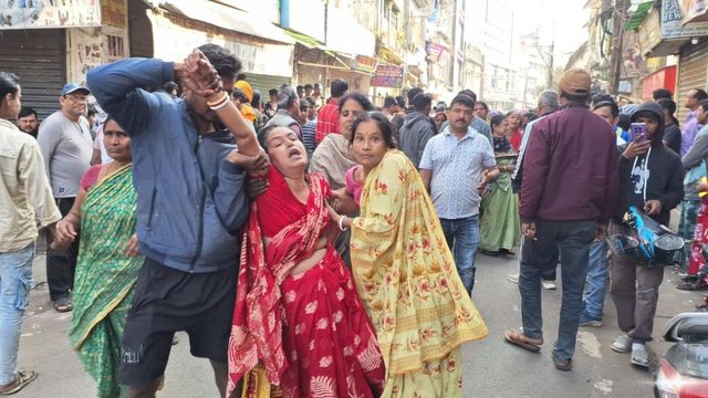 पाकुड़ में स्कूल बस की टक्कर से डिलीवरी बॉय की मौत, गांधी चौक पर भड़का जन आक्रोश
