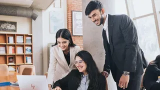 अगर AI एमबीए स्किल्स को रिप्लेस कर सकता है, तो रिक्रूटर यहां 36+ LPA क्यों ऑफर कर रहे हैं?