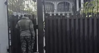 कांग्रेस नेता श्याम सुंदर अरोड़ा के निवास के गेट को बंद रखा गया है और सेंट्रल फोर्स तैनात की गई है।