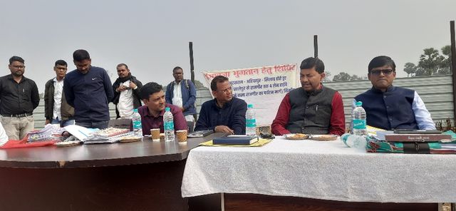 बौद्ध सर्किट फोरलेन निर्माण में मुआवजे पर रार, ग्रामीणों ने सड़क निर्माण रोकने की दी चेतावनी
