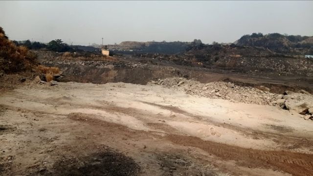 Dhanbad News: मुराईडीह परियोजना में ग्रामीणों ने रोका ब्लास्टिंग का काम, बैरंग लौटी प्रबंधन टीम 
