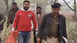 अस्पताल में शवगृह के पास एक बंद ट्यूबवेल के कमरे से नर कंकाल मिला।