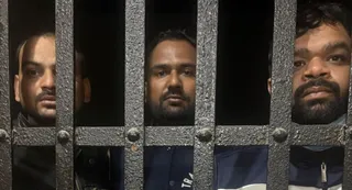 पुलिस की गिरफ्त में आरोपी। जागरण