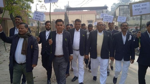 UGC के खिलाफ चंदौली में सवर्ण समाज का हल्लाबोल, जिला मुख्यालय पर जमकर की नारेबाजी