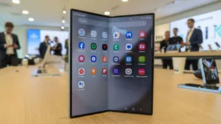 Samsung के 1.65 लाख वाले फोल्ड फोन पर 55 हजार का डिस्काउंट, 7.6