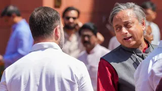 कांग्रेस सांसद शशि थरूर की राहुल और मल्लिकार्जुन खरगे से मुलाकात। (फाइल फोटो)