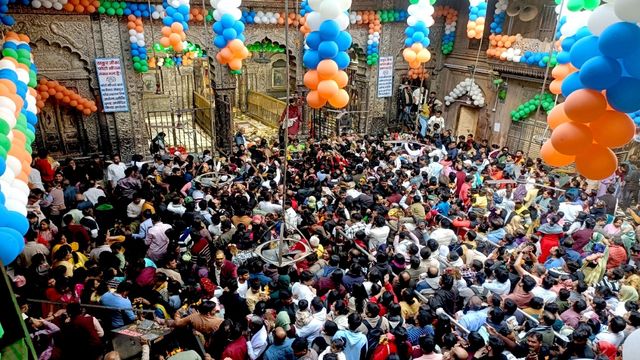 Banke Bihari Mandir में श्रद्धालुओं को अब नहीं आएगी दिक्कत,  21 हजार किलोग्राम से तैयार होगी स्टील की रेलिंग