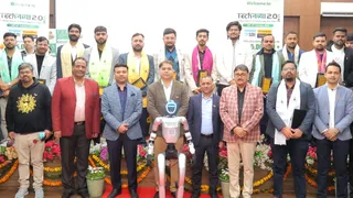 GLA University मथुरा में Tech नव्या 2.0 में जुटे कंपनियों के प्रतिनिधि।