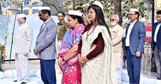 मोरहाबादी मैदान, बापू वाटिका स्थित गांधी जी की प्रतिमा पर राज्यपाल संतोष कुमार गंगवार एवं मुख्यमंत्री हेमंत सोरेन ने उन्हें भावपूर्ण श्रद्धांजलि दी।