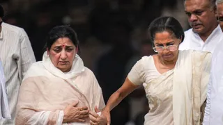 सुप्रिया सुले बनीं भाभी सुनेत्रा पवार का सहारा (फोटो-पीटीआई)
