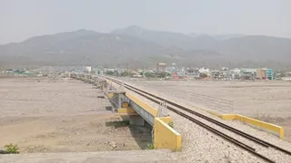 Rishikesh Karnprayag Rail Project ऋषिकेश-कर्णप्रयाग रेल परियोजना में चंद्रभागा नदी के ऊपर बन रहा पुल। अकाईव