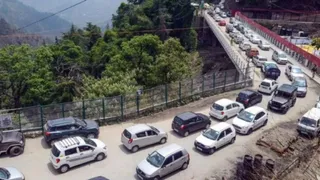 हिमाचल प्रदेश में वाहनों की संख्या लगातार बढ़ रही है। जागरण आर्काइव