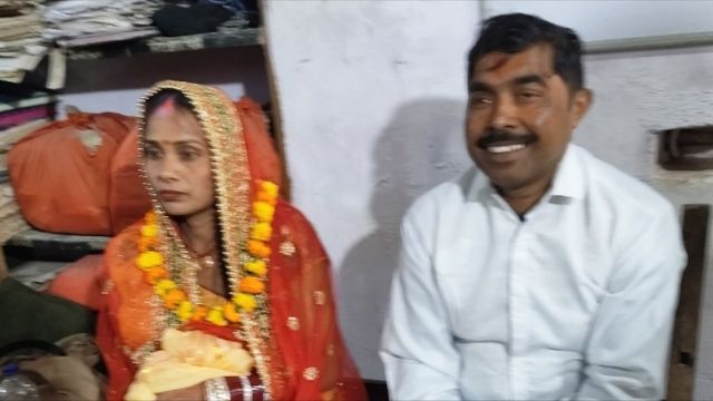 मढ़ौरा में विधवा-विधुर का पुनर्विवाह, विवाद के बाद पुलिस ने कराया समझौता
